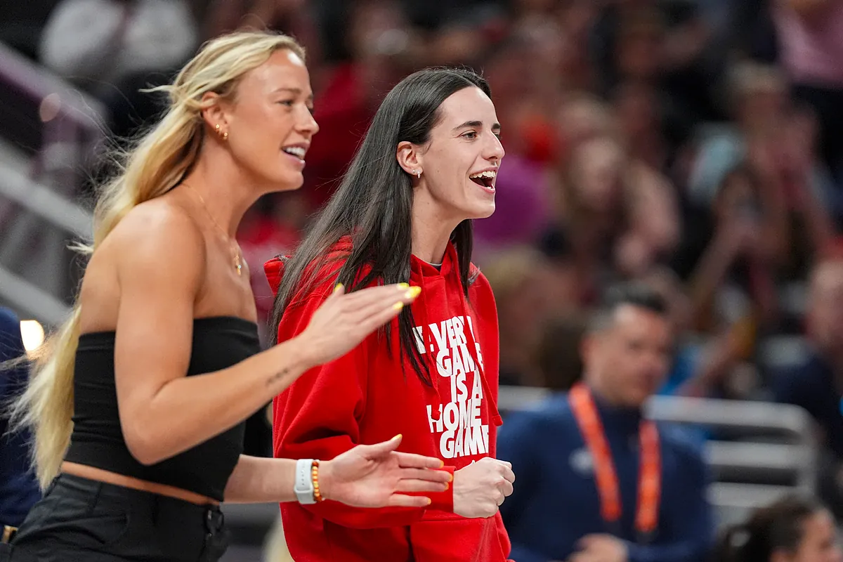 Caitlin Clark checks in on Sophie Cunningham after teammate misses her epic  performance due to unexpected issue | Marca