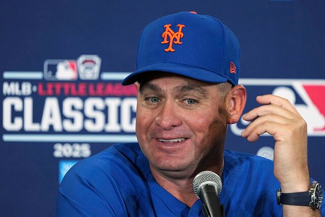 New York lt;HIT gt;Mets lt;/HIT gt; manager Carlos Mendoza talks with reporters before the Little League Classic baseball game against the Seattle Mariners at Bowman Field in Williamsport, Pa., Sunday, Aug. 17, 2025. (AP Photo/Gene J. Puskar)