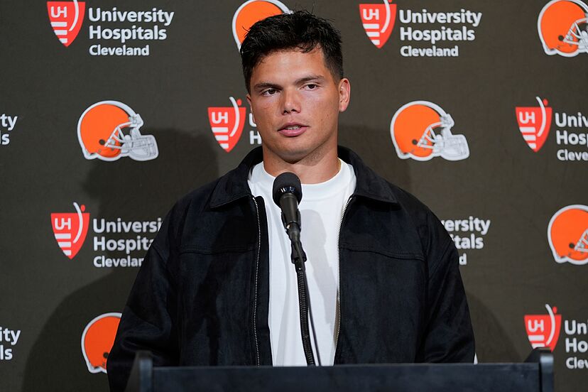 Dillon Gabriel clarifies Shedeur Sanders "shot" and dispels any Browns locker  room drama | Marca