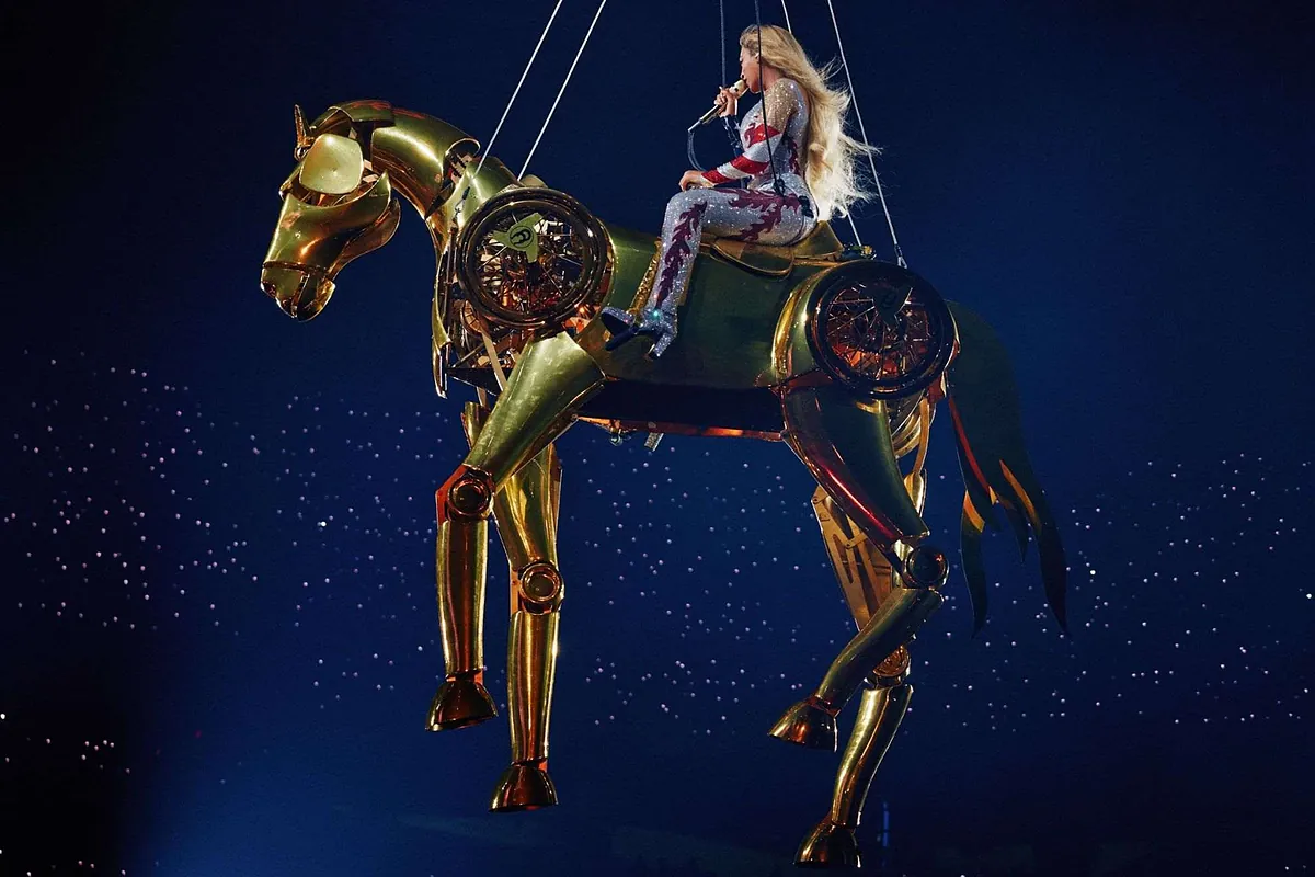 Beyoncé stuns fans by riding a golden horse in the air at a massive ...