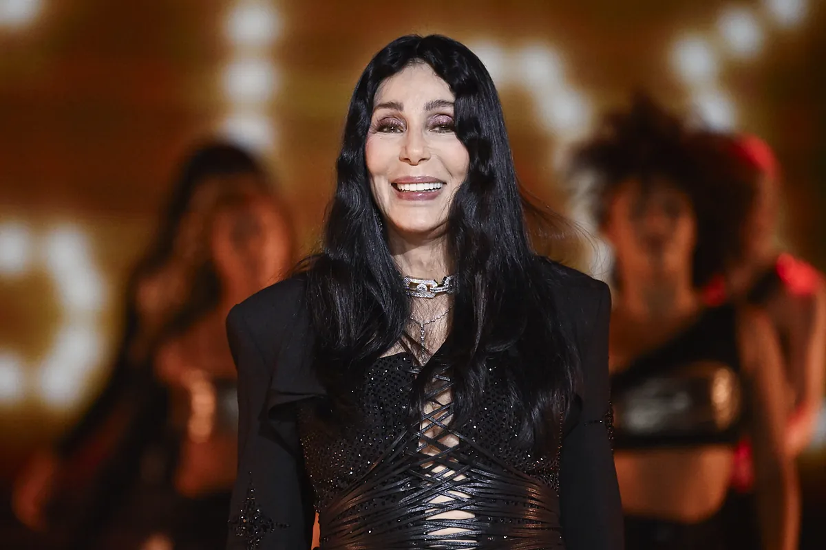 Cher, 78, reappears and looks younger at Victoria's Secret Fashion Show  2024 | Marca