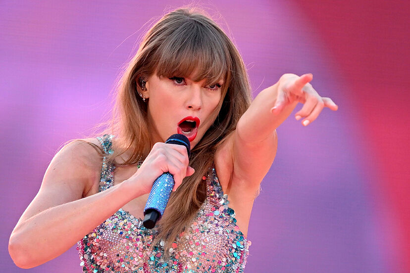 Taylor Swift Announces New Album ‘The Life of a Showgirl’ on Travis Kelce’s Podcast
