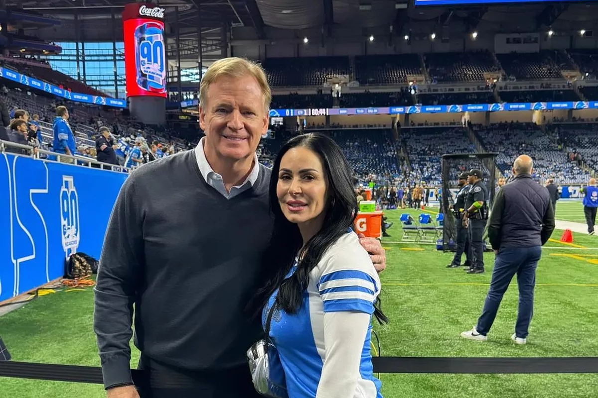 Adult film star Kendra Lust takes cheeky snap with Roger Goodell at the  Detriot Lions game | Marca