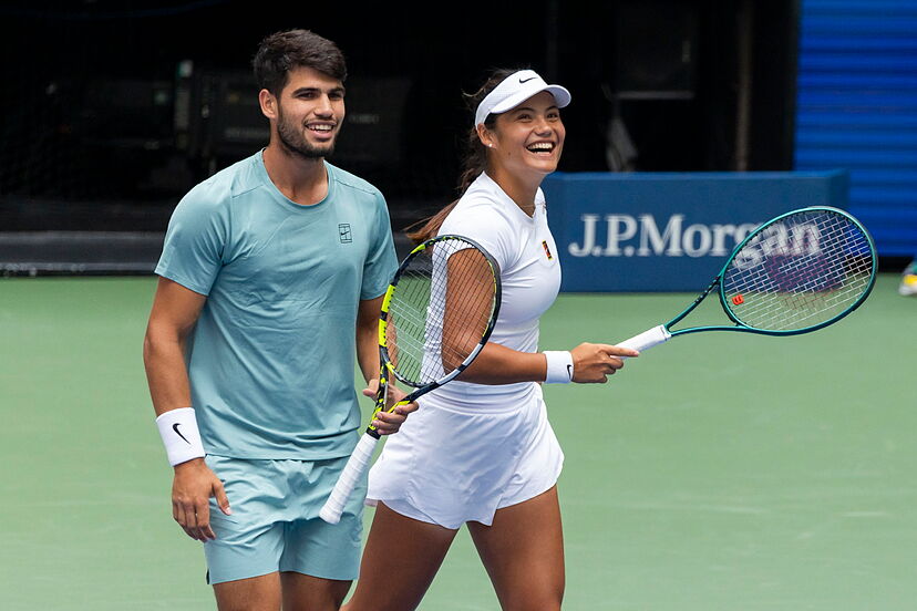 Emma Raducanu and Carlos Alcaraz enjoy mixed doubles US Open appearance  amid relationship gossip | Marca
