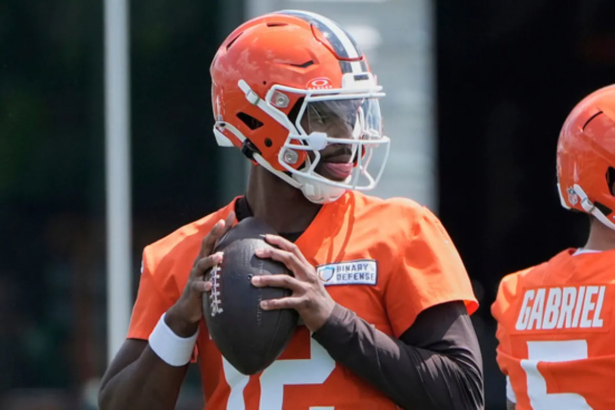 Shedeur Sanders is an electric and entertaining player; however, Cleveland Browns head coach Kevin Stefanski has asked him to be patient | Marca