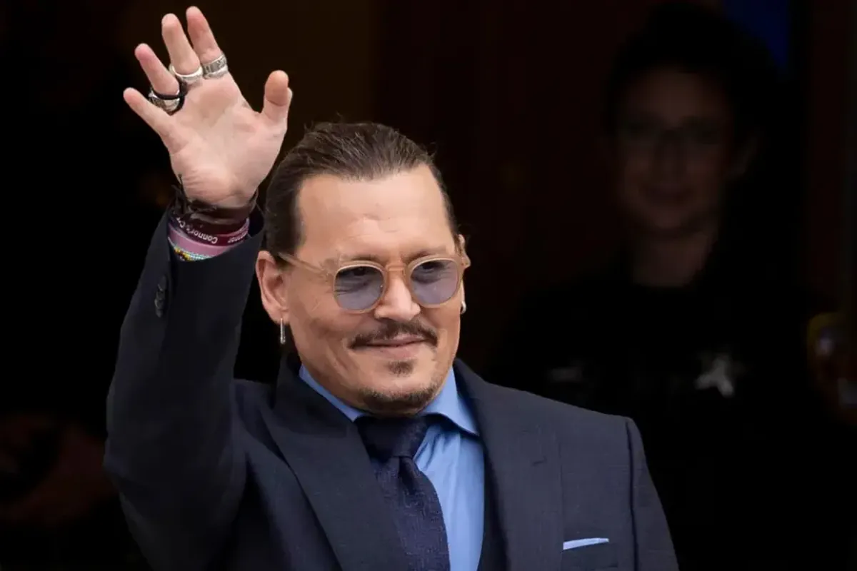 Johnny Depp surprises children at Madrid hospital, close to where Amber Heard now lives