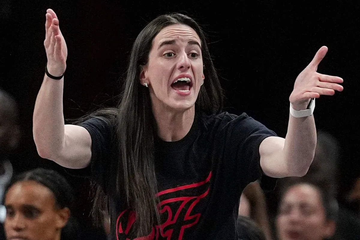 Caitlin Clark gets crushed by teammate Lexie Hull in a one-on-one challenge  | Marca
