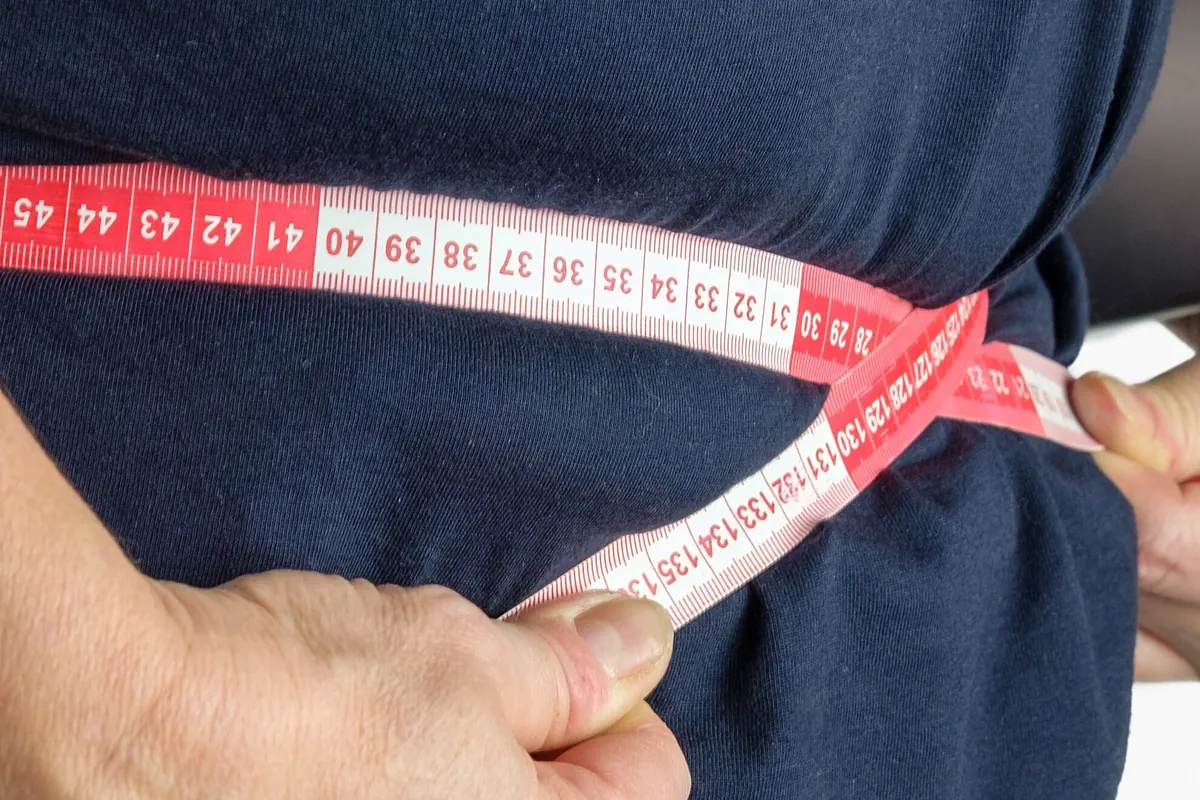 Los mejores consejos para que tu padre acabe con la barriga cervecera: ejercicios sencillos desde casa