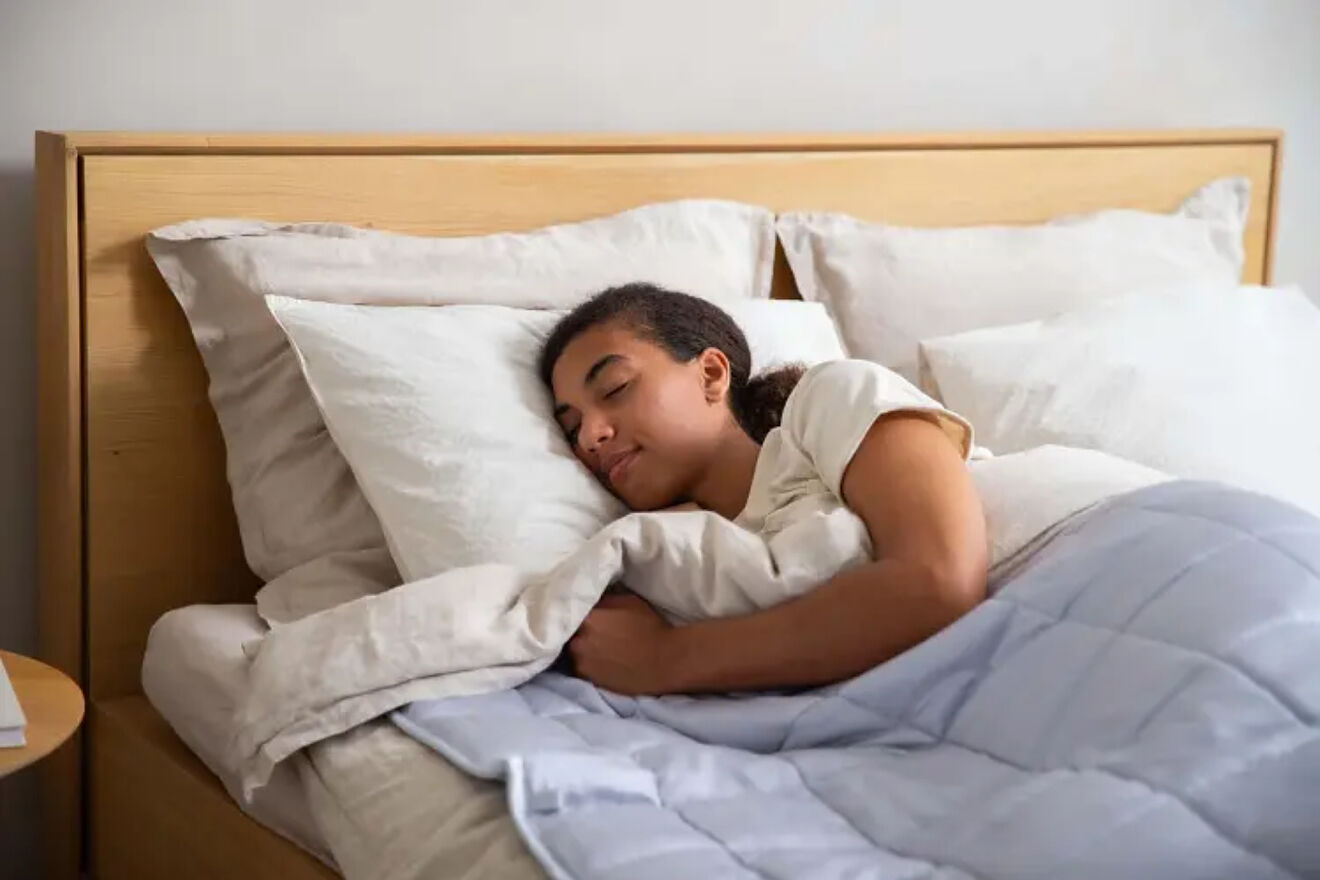 Sleeping with a pillow in your arms can improve your posture.