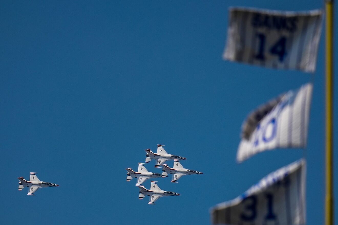 Chicago Cubs players and fans get the fright of their lives when...