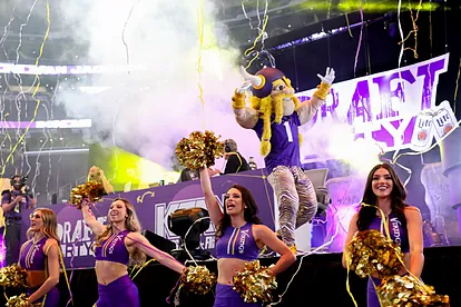 Minnesota Vikings fans are canceling their season tickets after the team  announced Blaize Shiek as its new male cheerleader | Marca