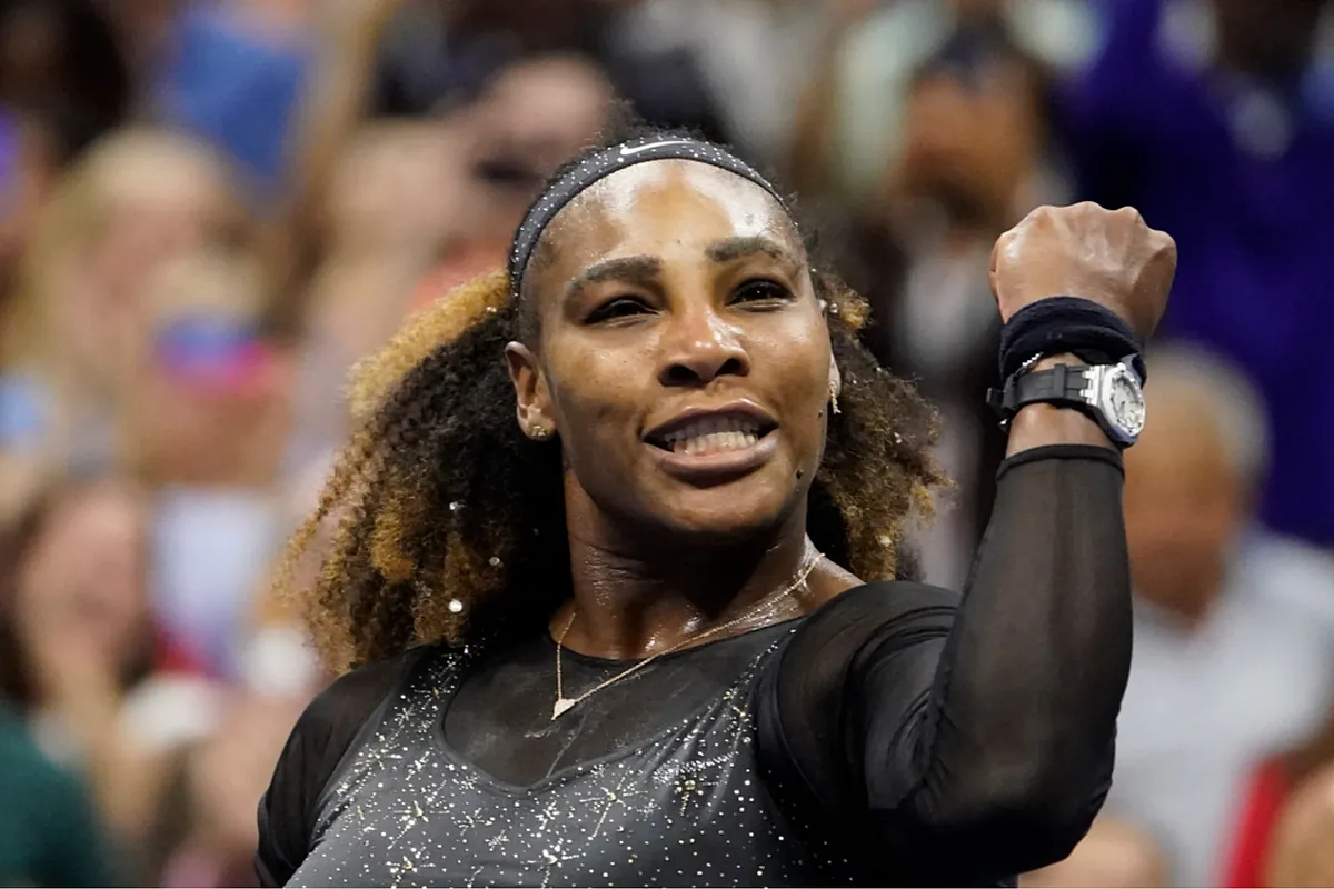Serena Williams shows off post-baby abs in sleek black gym set