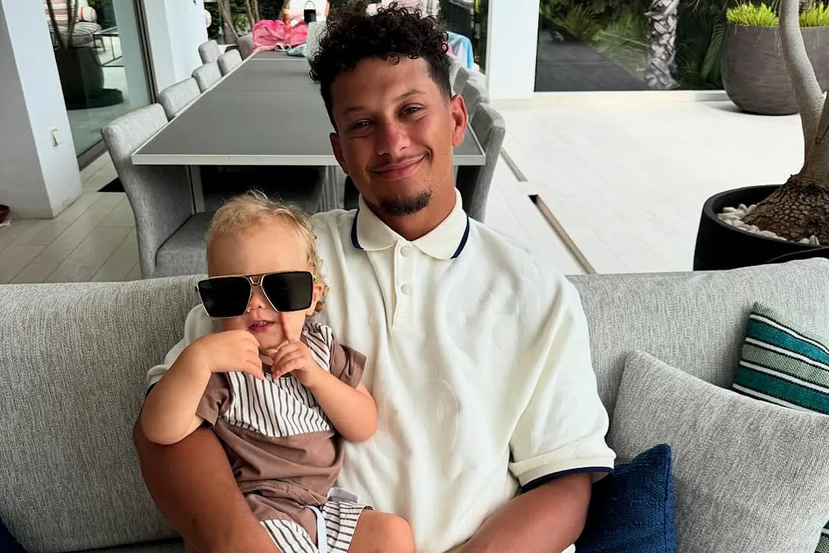 Patrick Mahomes' stardom overwhelms son Bronze who can't handle the warm  welcome | Marca