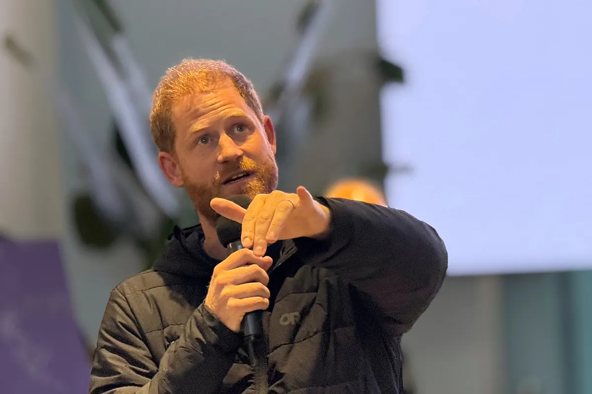 Prince Harry walks dangerous landmine fields alone-Just like Diana once did: "It means so much to him"