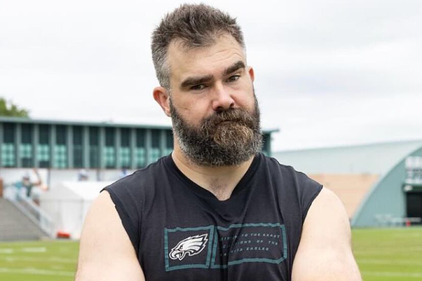 Jason Kelce gets back on the field with the Eagles and sparks rumors about  coming out of retirement | Marca