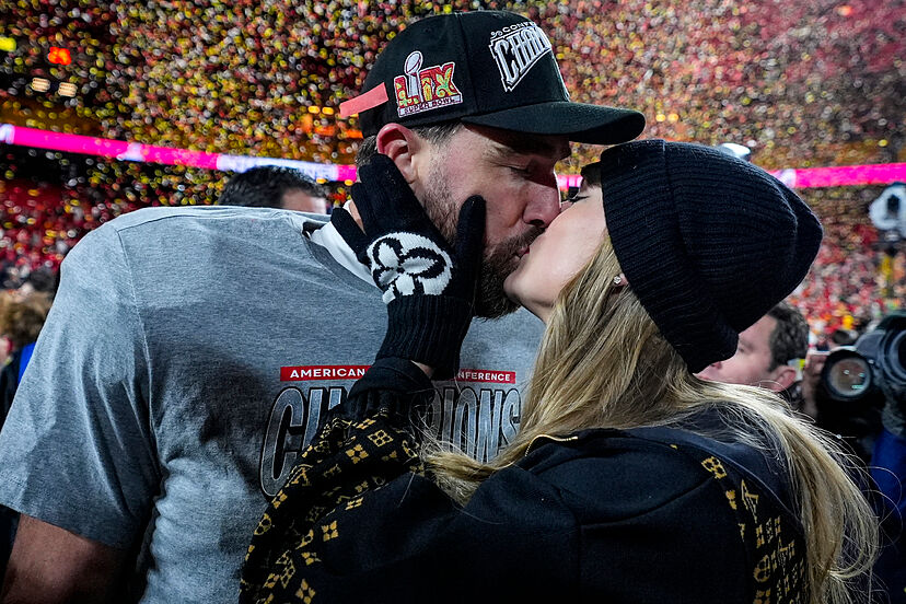 Travis Kelce's ex-girlfriend, Kayla Nicole, does not seem enthusiastic  about his engagement to Taylor Swift and makes a family announcement to  ignore the news | Marca