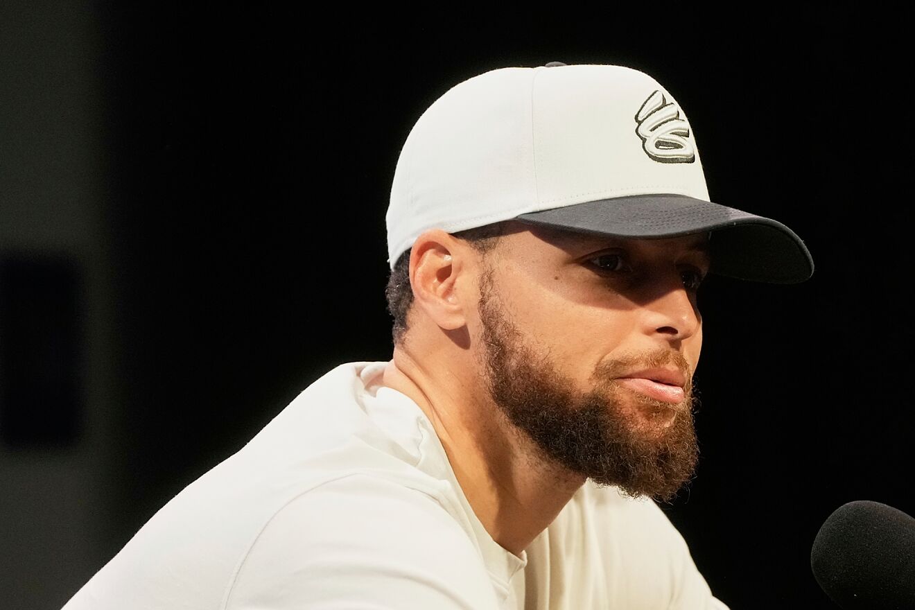 Stephen Curry is confident his front office will make the necessary...