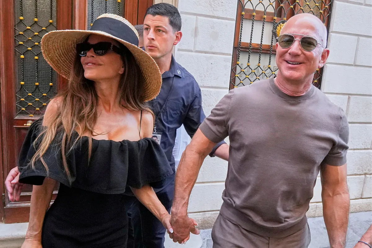 Lauren Sánchez's wild dance energy contrasts Jeff Bezos' awkward moves at Ibiza nightclub