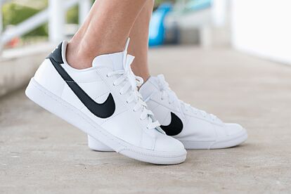 Unas zapatillas Nike, una cazadora Jack \u0026 Jones, una estantería sin  taladros para el baño y otros chollos de Amazon | Marca