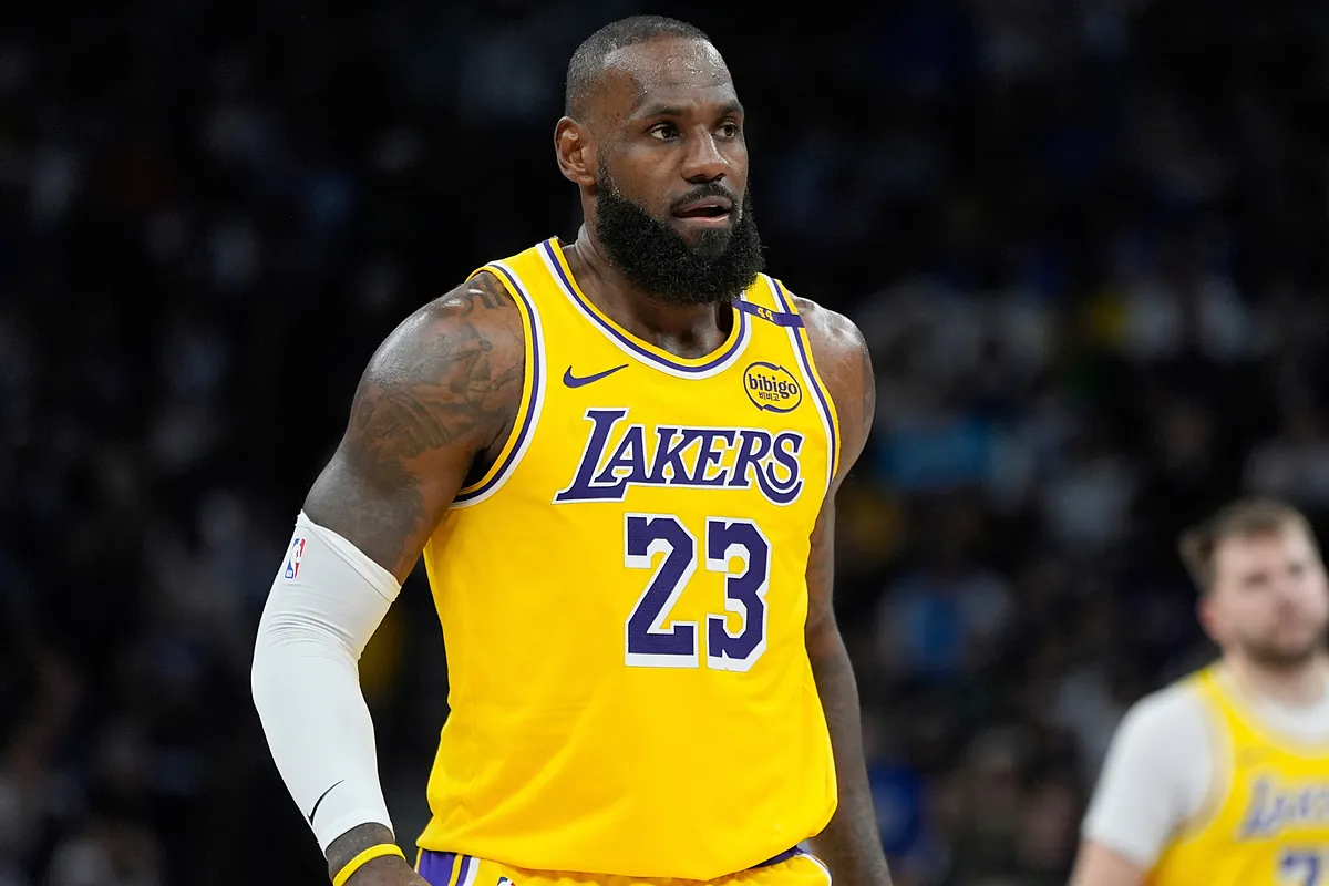 LeBron James gets accosted by 4 teams as he puts murky Lakers future in the balance | Marca