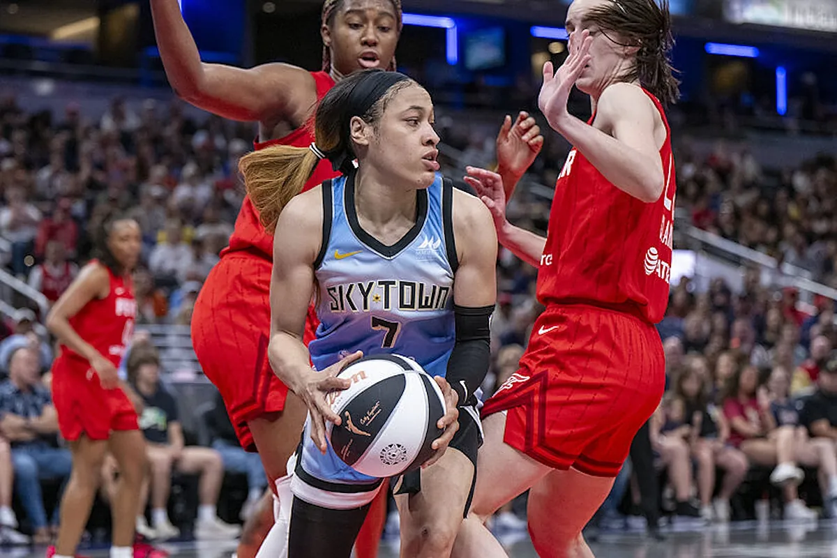 Chennedy Carter's controversial past resurfaces after her foul on Caitlin  Clark: suspended from two WNBA teams | Marca