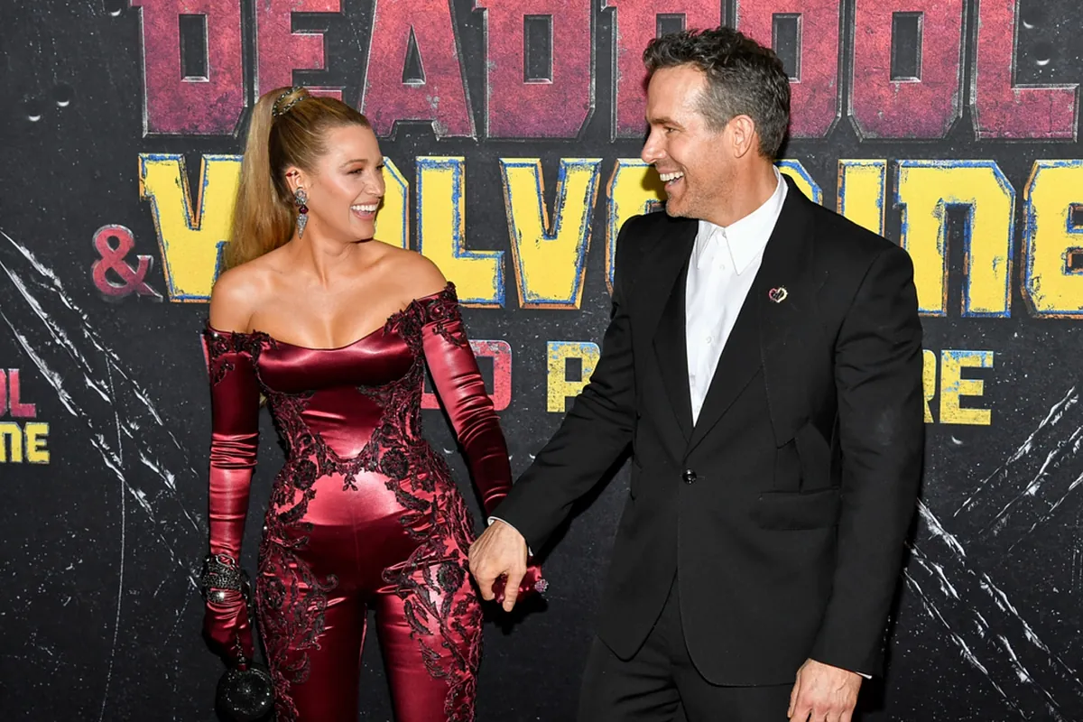 Blake Lively and Ryan Reynolds ditch Golden Globes amid sex harassment  scandal | Marca