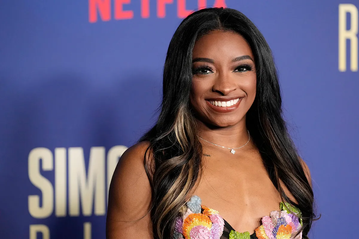 Serena Williams teases Simone Biles over vacation photos: "Go home and stop leaving me behind!"