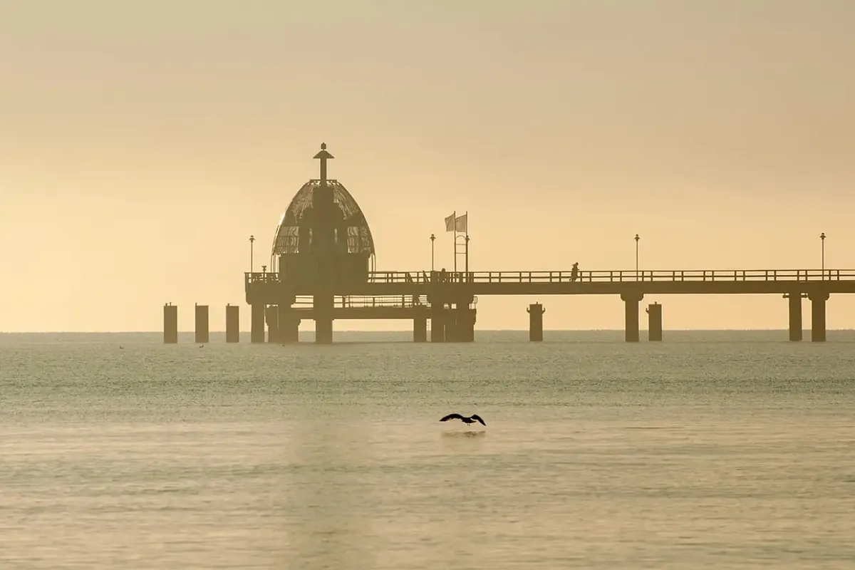 Coastal Living: New Research Links Sea Breezes to Longer Lifespans in Ireland & Beyond