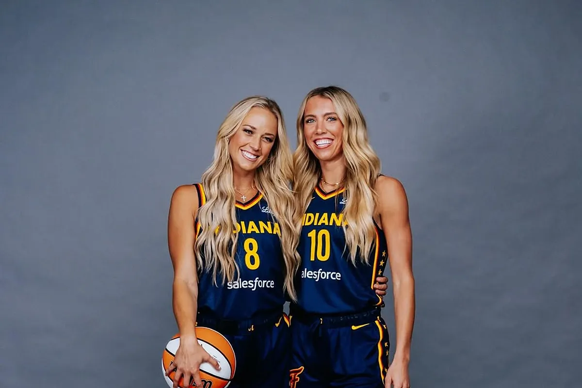 Caitlin Clark provokes her Fever teammates and taunts Sophie Cunningham and  Lexie Hull at media day | Marca