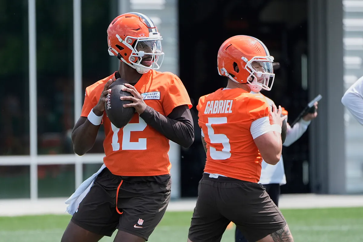 Dillon Gabriel quietly surging ahead in Browns' QB battle despite Shedeur  Sanders hype | Marca