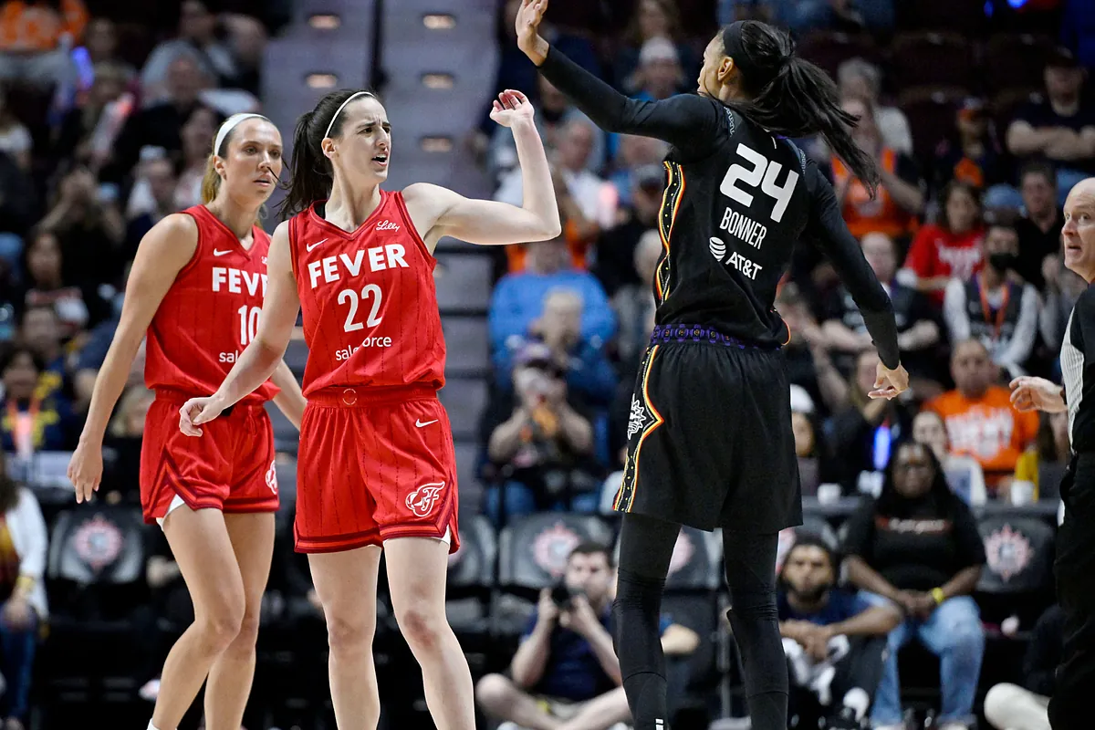 Caitlin Clark and DeWanna Bonner altercation finally addressed as they  prepare to be Fever teammates | Marca