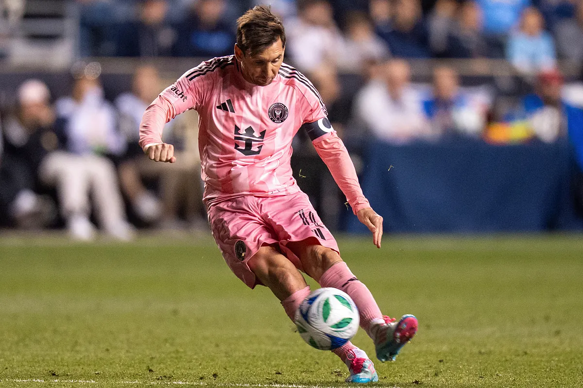 Lionel Messi's breathtaking free-kick goal inspires Inter Miami's comeback in epic draw
