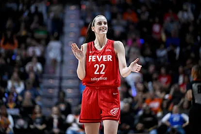 Caitlin Clark's immediate reaction to White's hiring raises eyebrows after  silence on Sides' dismissal | Marca
