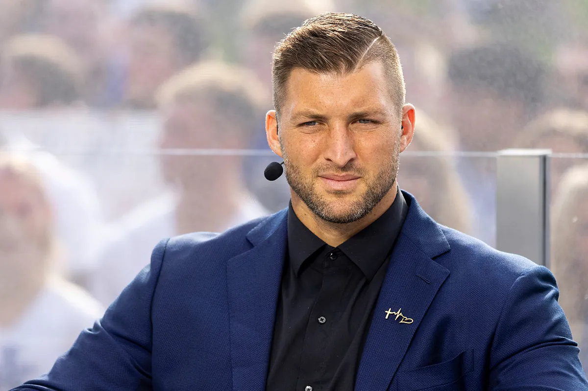 Social media reacts to Tim Tebow's alleged college dorm controversy