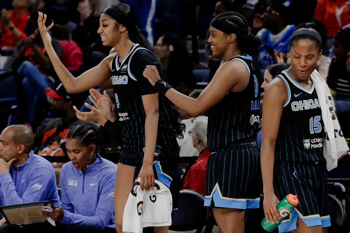 Chicago Sky spark social media storm over alleged national anthem walk-off before Fever showdown | Marca