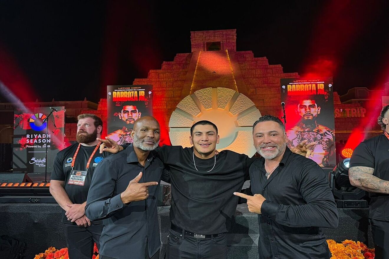 Oscar De La Hoya "hits" Xander Zayas hard through social media