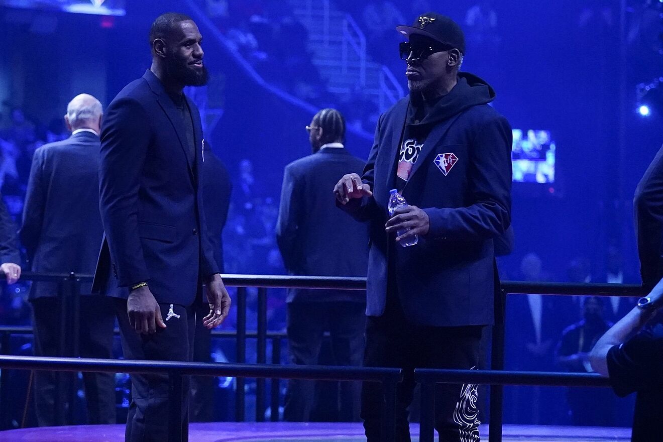 Los Angeles Lakers' LeBron James, left, greets former NBA player...