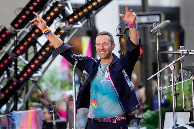 Chris Martin will help to develop the 2026 World Cup Final halftime show.