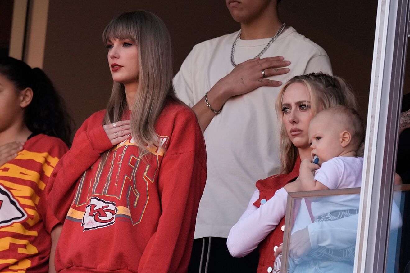BREAKING NEWS: Taylor Swift’s Photo at Brittany Mahomes’ Birthday Party Shows Signs of Gloom — Is Their Friendship on the Rocks?-thong123