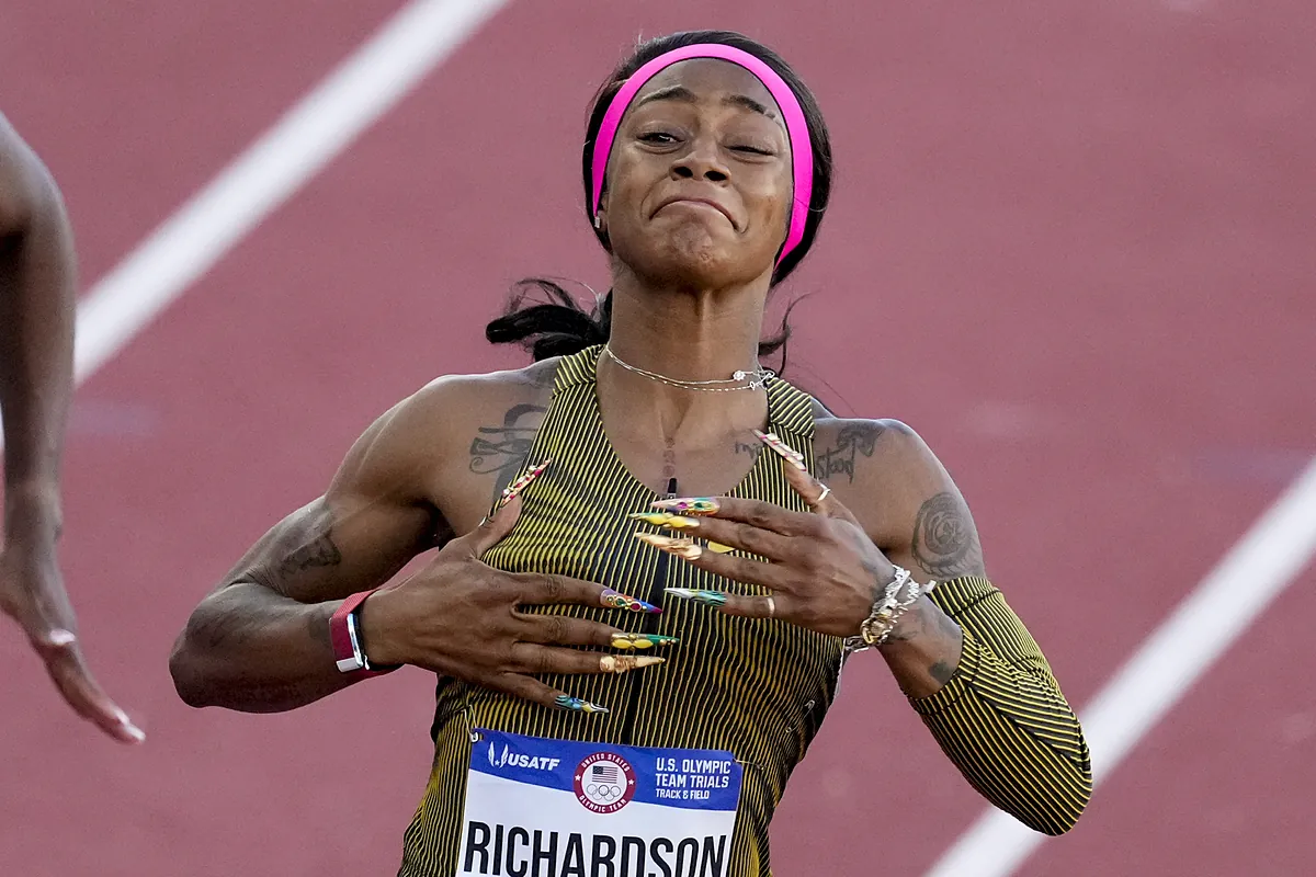 NIKE★スプリント選手Sha'Carri Richardsonプリント\"So Win\"半袖 Sha'Carri Richardson Blazes the Track in Nike Shoes at the
